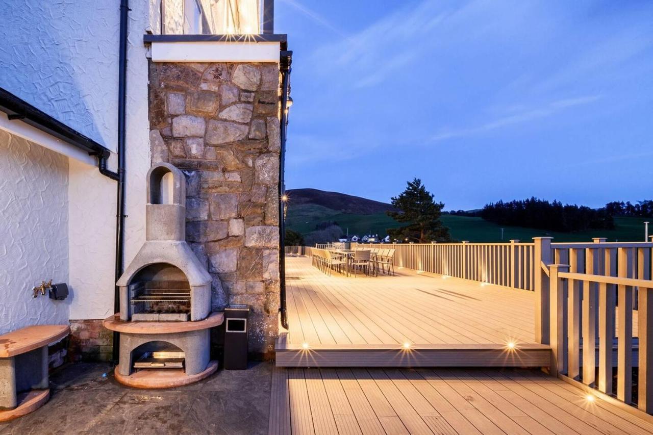 Clwyd Gate Manor Pool Sauna Hottub Cave Wales Ритин Экстерьер фото