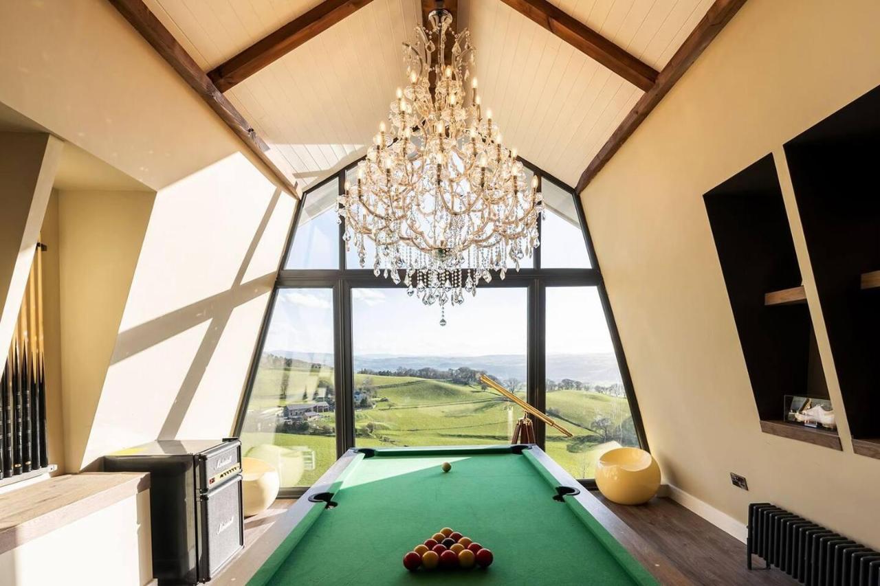 Clwyd Gate Manor Pool Sauna Hottub Cave Wales Ритин Экстерьер фото