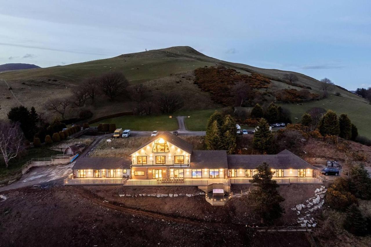 Clwyd Gate Manor Pool Sauna Hottub Cave Wales Ритин Экстерьер фото