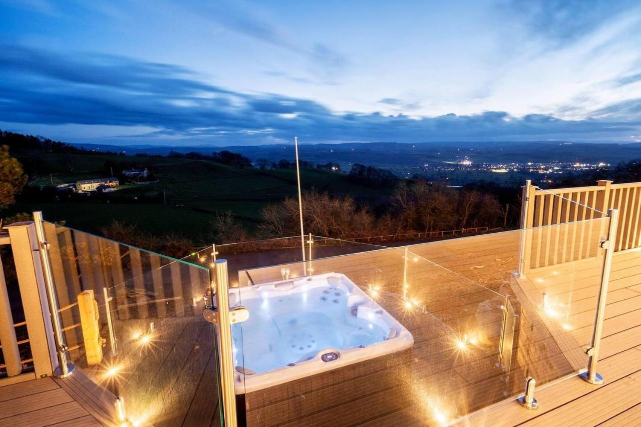 Clwyd Gate Manor Pool Sauna Hottub Cave Wales Ритин Экстерьер фото